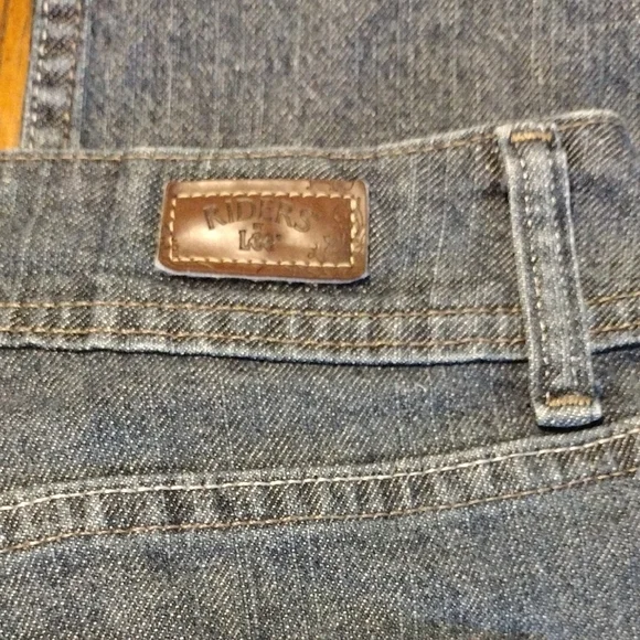 Riders By Lee Relaxed Fit Blue Jeans for Women.  Size 16 Long - Picture 4 of 11